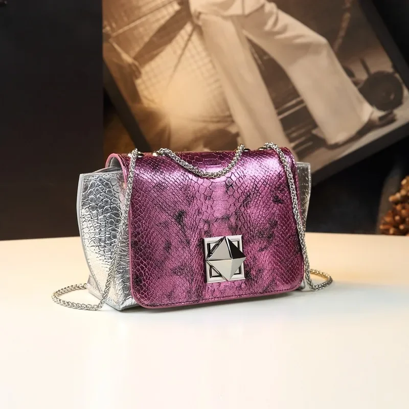 Женская сумка через плечо универсальная Дорожная на одно со змеиным узором