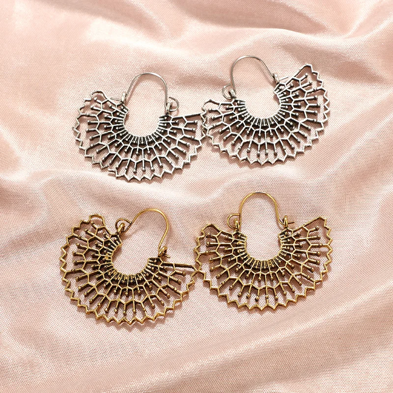 

New 2022 Vintage Bohemian Hollow Alloy Fan-shaped Tassel Earrings