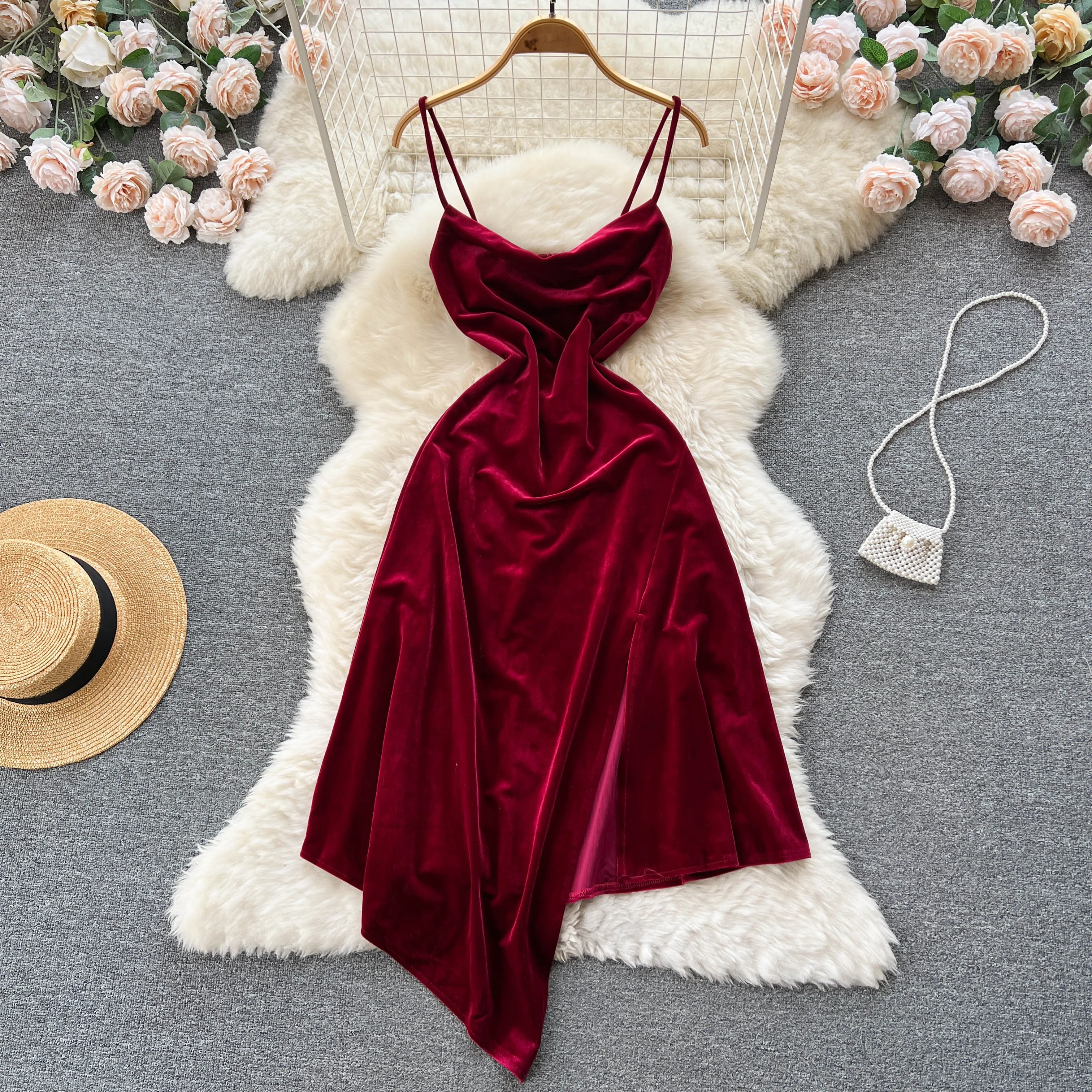

Hepburn Wind French Vintage Design Sense Temperament Waist Vacation Irregular Sexy Halter Dress