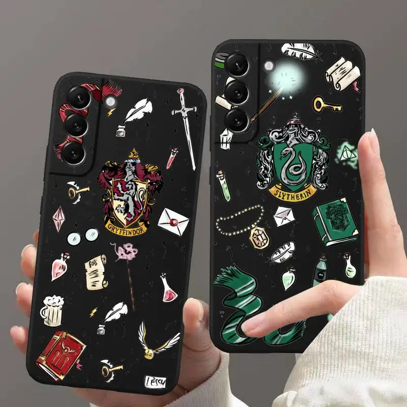 Купи Harrys Potters Badge Embossed Phone Case for Samsung Galaxy S22 S21 Ultra S20 FE S9 Plus S10 5G lite 2020 Silicone Funda Cover за 120 рублей в магазине AliExpress