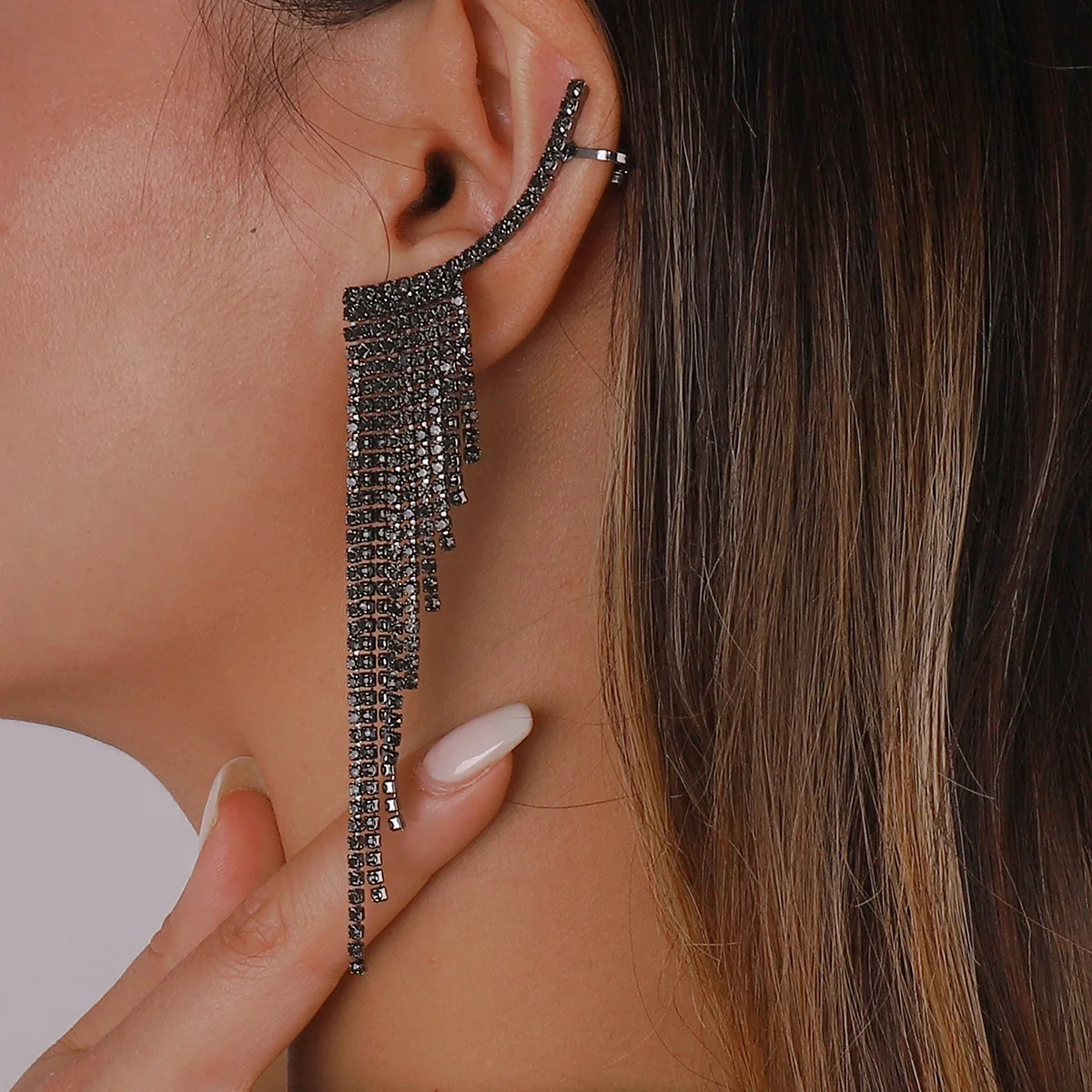 

Simple Temperament Tassel Rhinestone Geometric Banquet Earrings