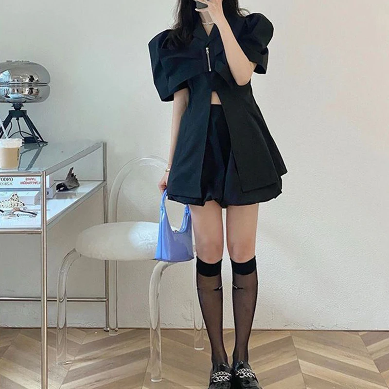 Летом 2024 года новый женский костюм в стиле приготовленном под зрение сочетался с