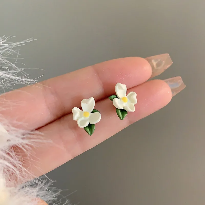

New Simple Fresh White Flower Earrings for Women Jewelry Temperament Small White Flower Clip Earrings Fashion Party Accessories