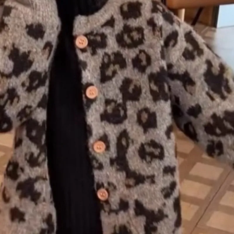 Модный комплект одежды для маленьких девочек вязаный кардиган с леопардовым