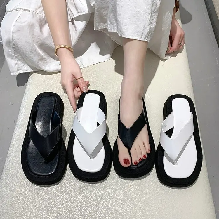 

2022 black white mixed color thick bottom flip flops women famous designer clip toe slippers ladis platform slides beach shoes