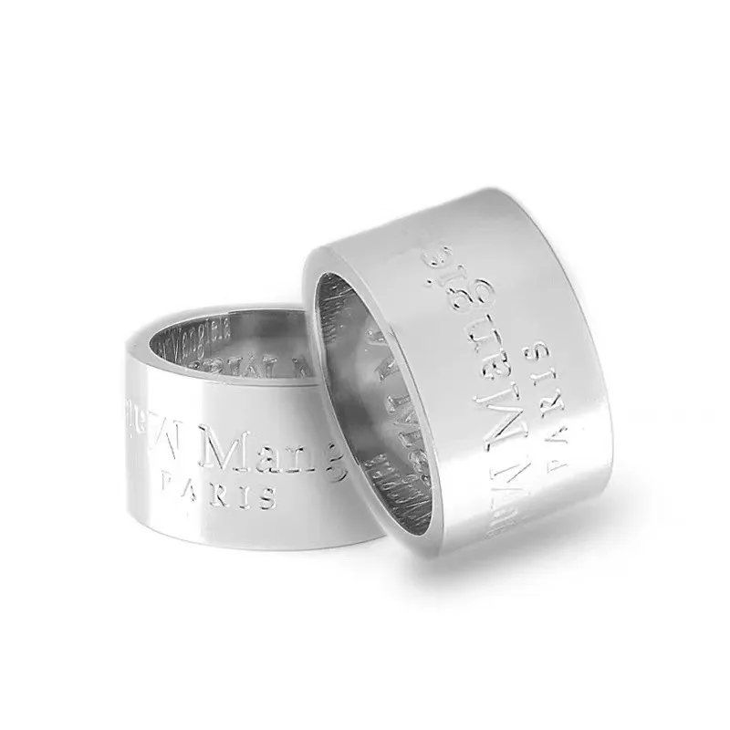

Margiela Luxury MM6 Rings Fashion Wide Titanium Steel Classic Overturn Letters Couple Personalized Anillo Bague Jewelry Joya's
