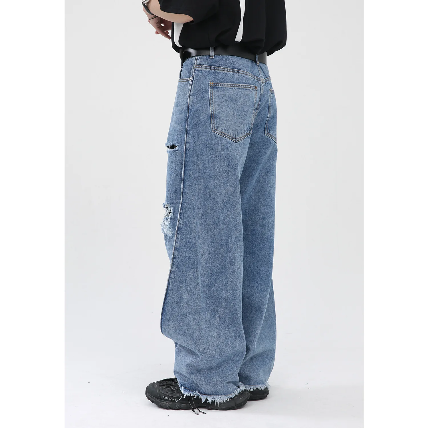 Men Jeans Korean Version Trend Letter Printing Loose Ripped Raw Edge Jeans Hip Hop Design Trousers Street Clothing Ins Hot Sale