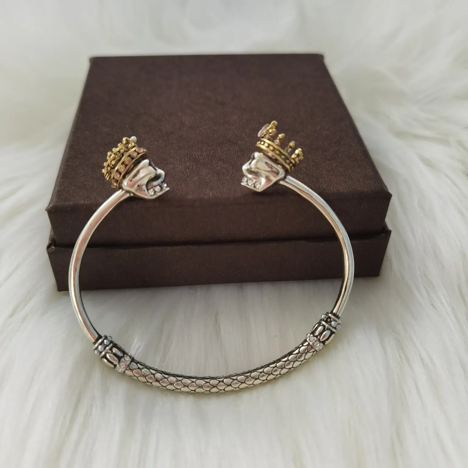 

2023 Vintage Skull Bracelet for Women Men Kings and Queen Hip Hop Bracelet V gold Trendy Party Jewelry Accessories Free Shipping