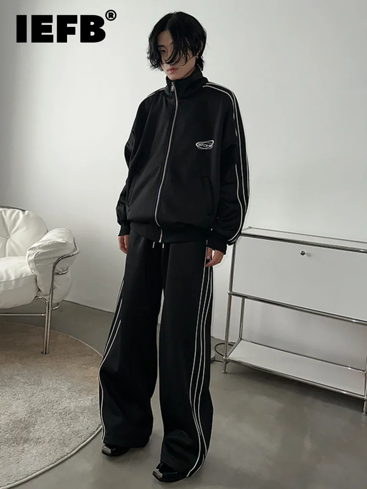 

Модный Полосатый мужской утепленный костюм IEFB, весна 2023, куртка на молнии с воротником-стойкой, свободные брюки, мужские спортивные комплек...