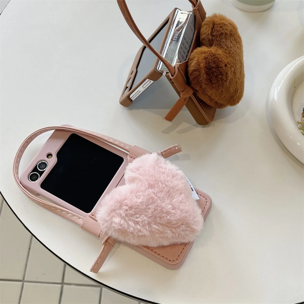 Симпатичный плюшевый чехол для телефона с сердечком и ремешком на руку Samsung Galaxy Z