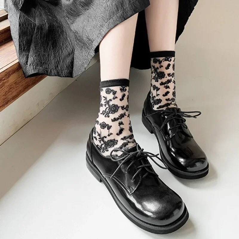 Летние женские носки в японском стиле с цветочным принтом Лолиты черно-белые