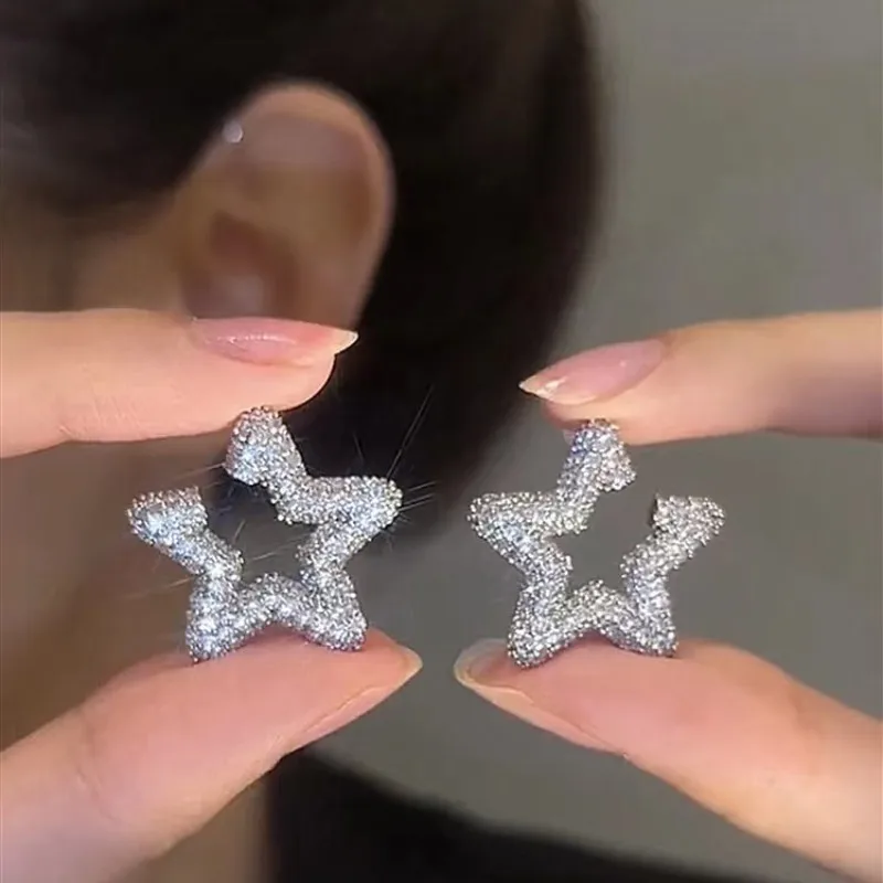 

Женские серьги-гвоздики из серебра 925 пробы
