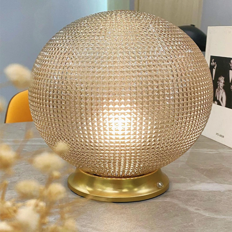 

Net red ball crystal table lamp bedroom bedside lamp gift light luxury night lamp decorative glass charging atmosphere lamp