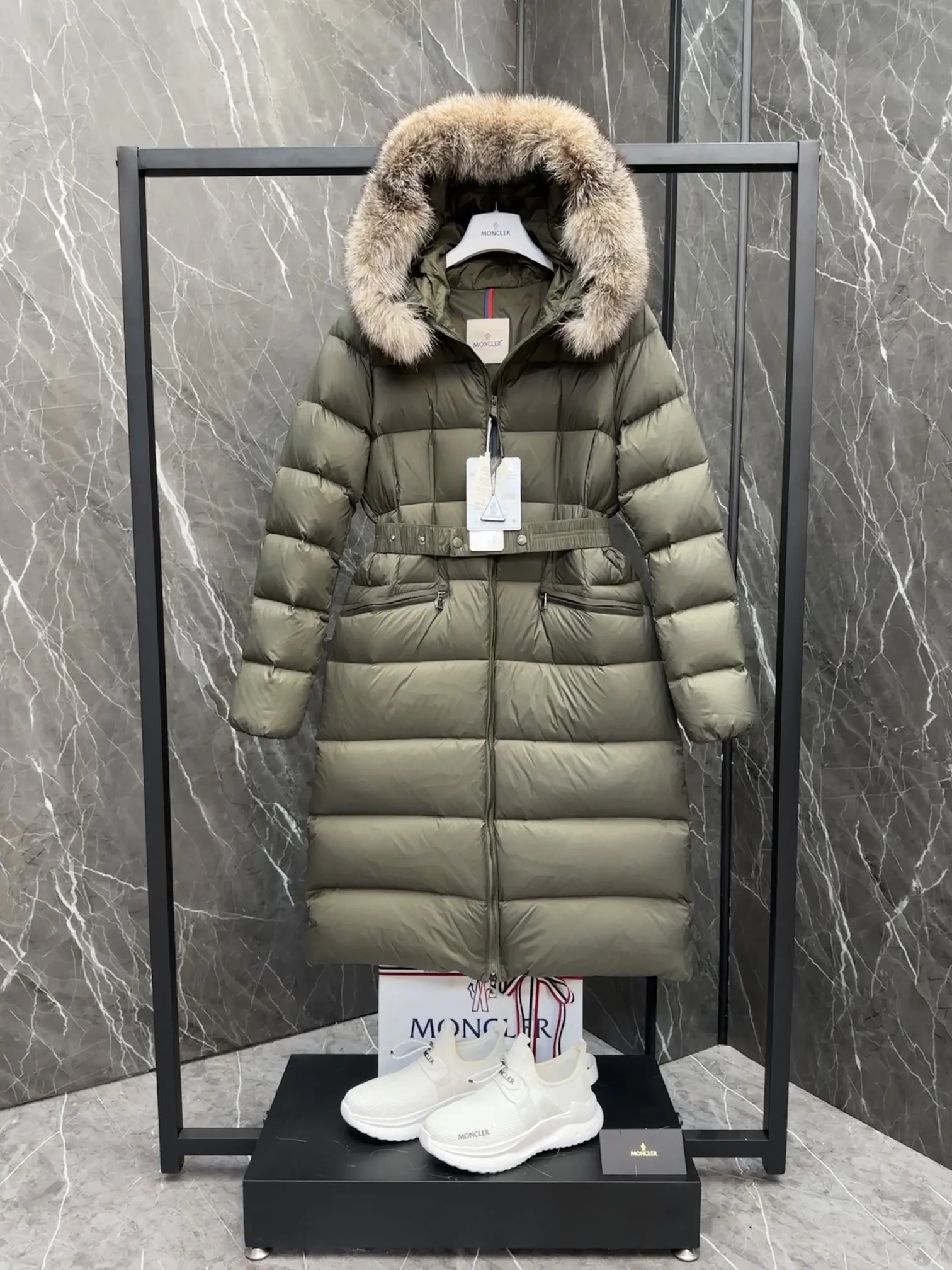 Пуховики MONCLER Стильные зимние фирменные теплые куртки шикарные парки.