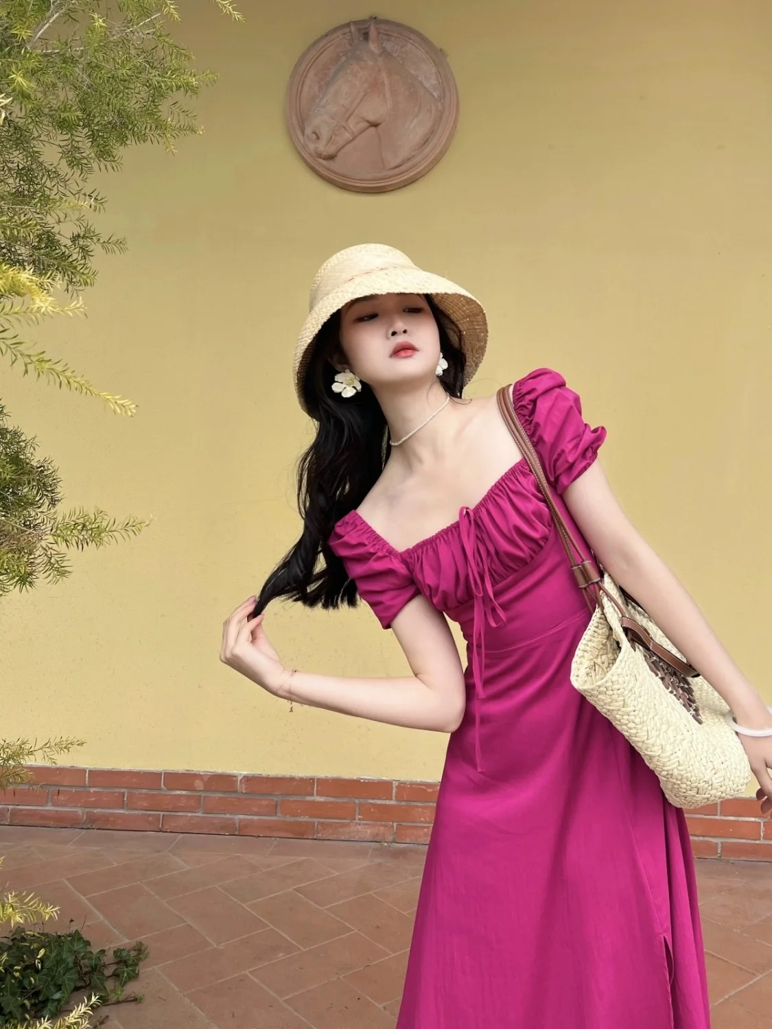 Платье с квадратным вырезом коротким рукавом и юбкой