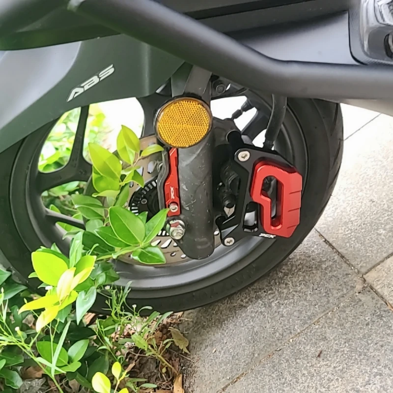 Фото Оригинальные аксессуары для мотоциклов Chekis, подходящие для Honda Adv150 Adv160, модифицированный защитный чехол для насоса дискового тормоза, защитный чехол для тормозного суппорта, крышка для предотвращения столкновений №3
