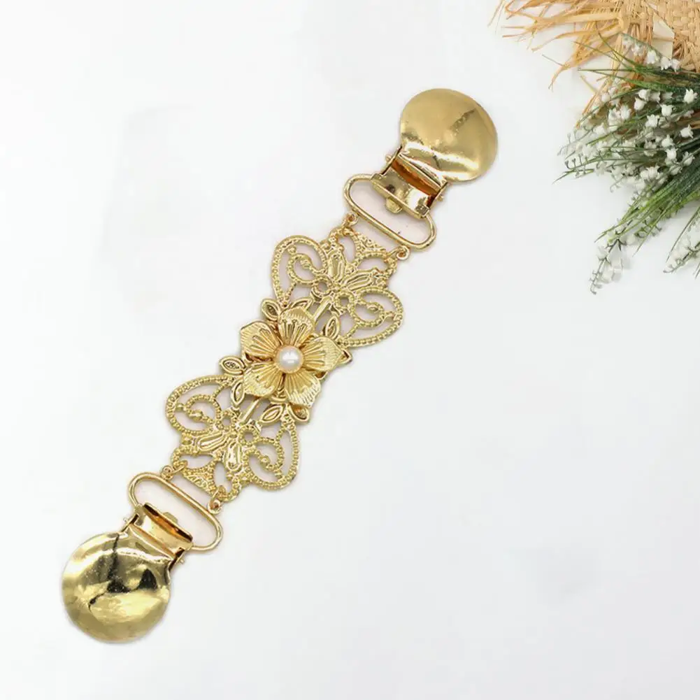 

Women Collar Clip Elegant Faux Pearl Chain Collar Clip Anti-exposed Brooch for Shawl Silk Scarf Sweater Cardigan for Women