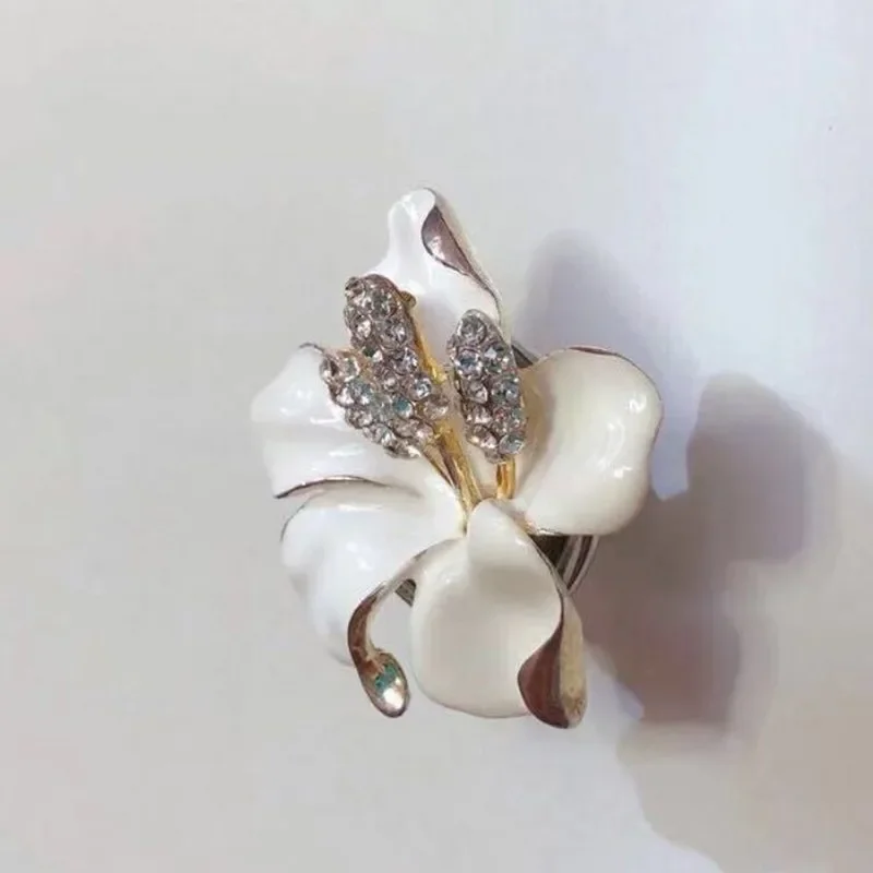 

Металлическая ручка-цветок