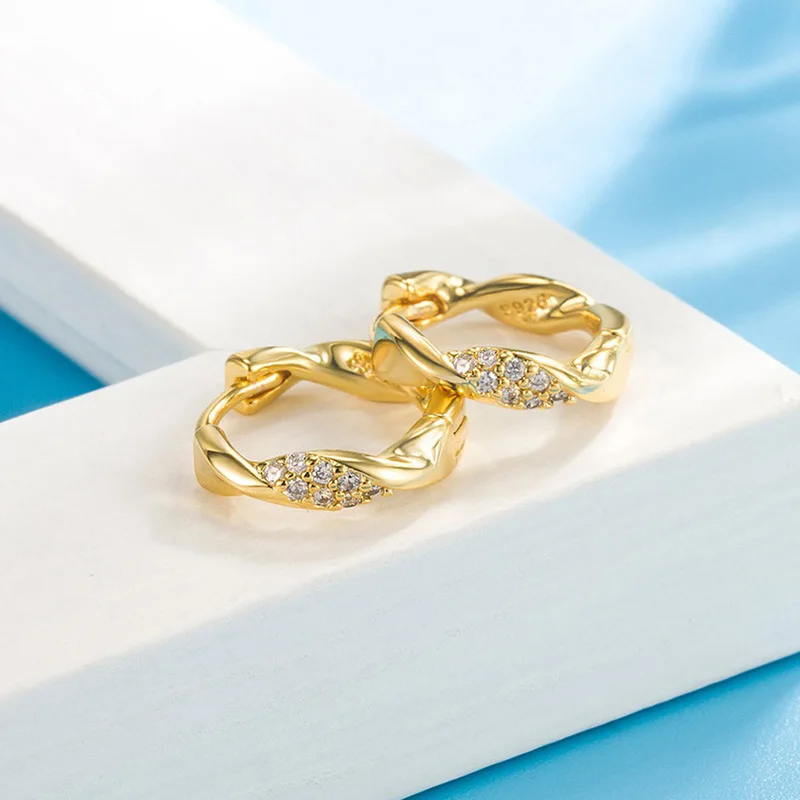 

Cute Geometric Mobius Hoop Earrings For Women Shiny Micro Crystal Twisted Copper Small Huggies Female Trendy Earring Accessories