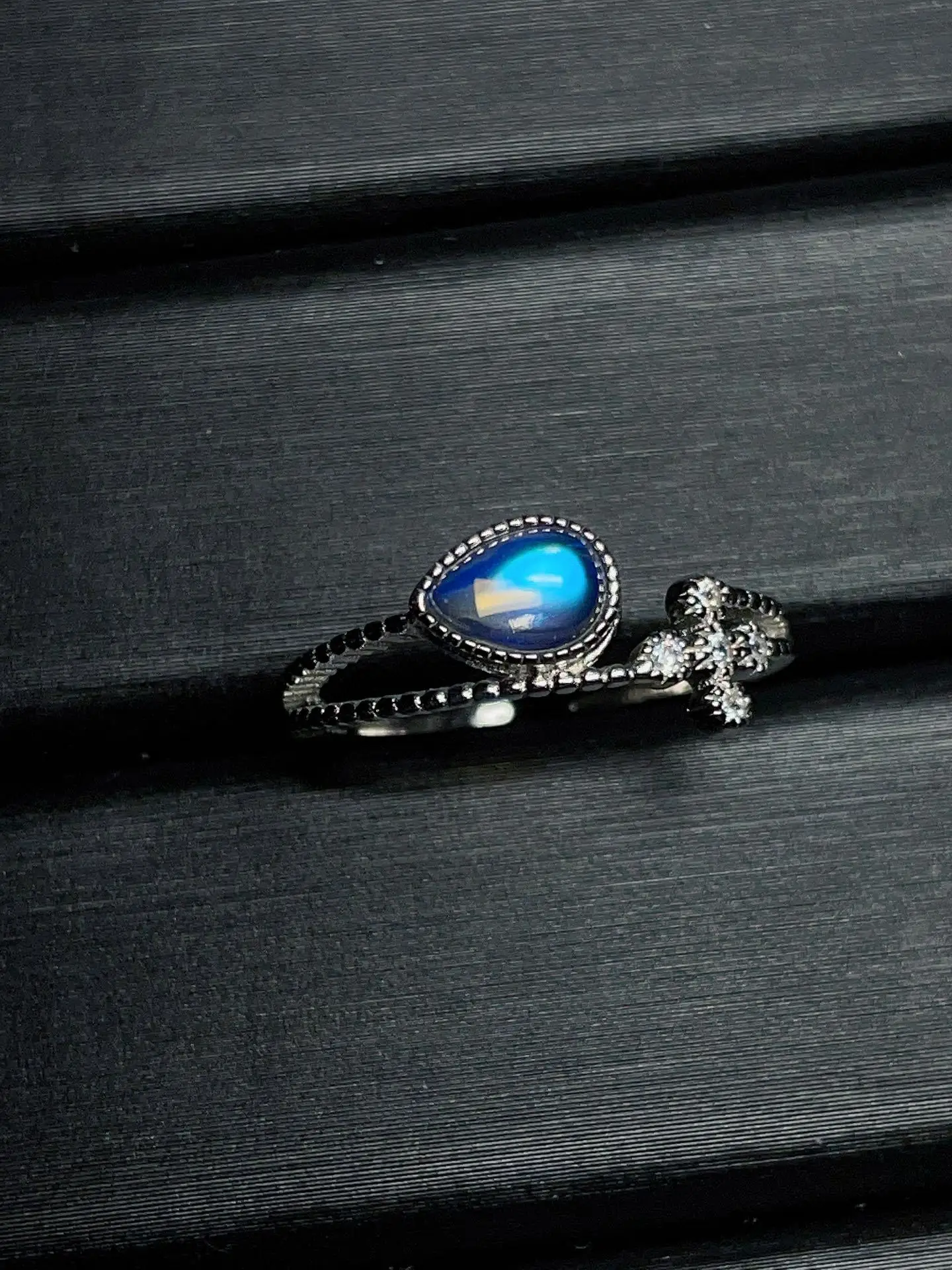 

New and American S925 Sterling Silver Natural Indian Moonlight Stone Charm Cross Mouth Design Ring without Optimized Main Stone