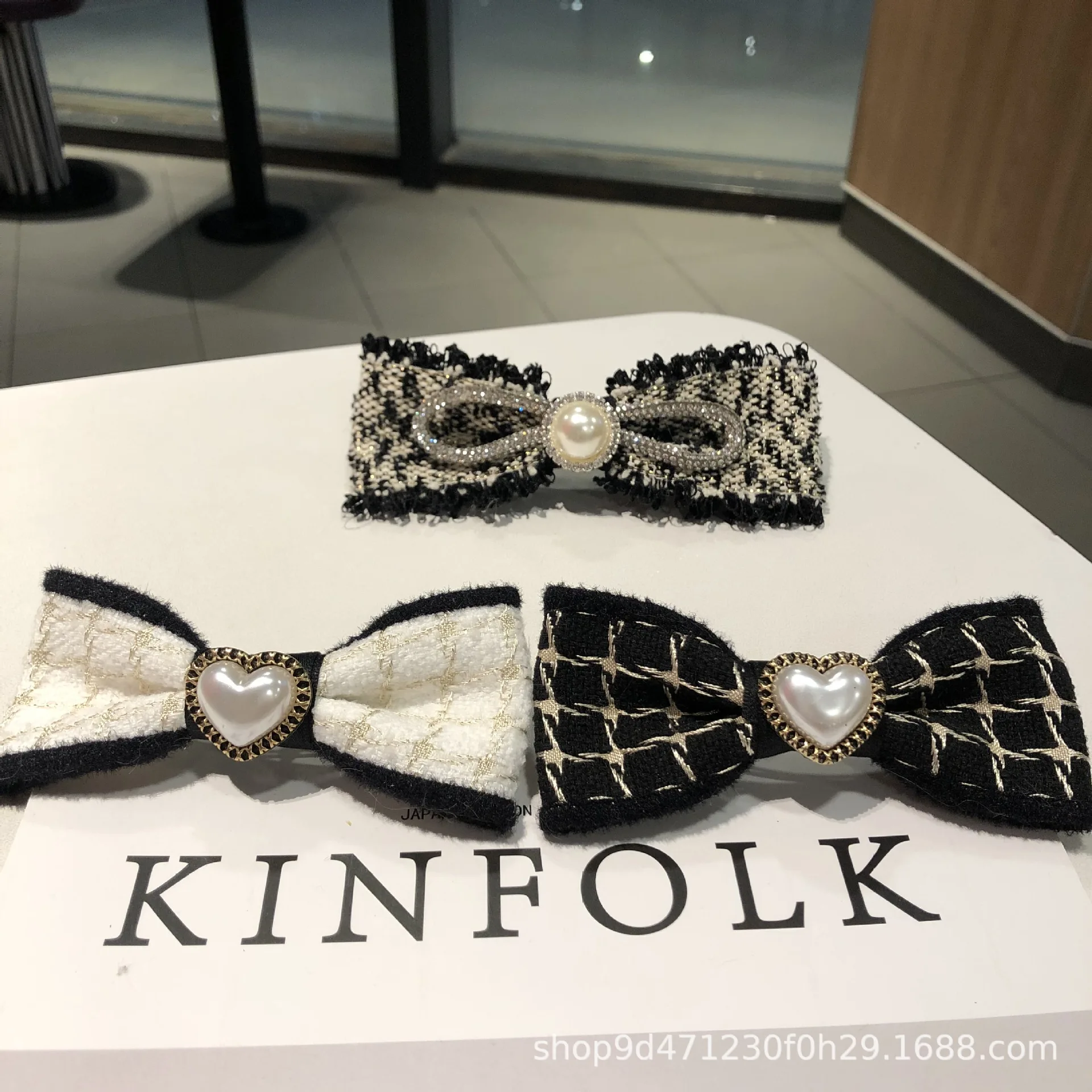 

Hair clip retro style, gold thread, lattice pattern, pearl, rhinestone buckle, large bow knot top clip headdress