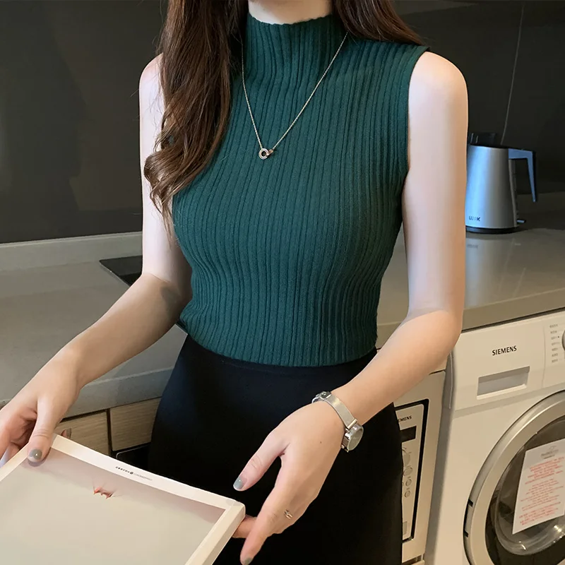 Женский трикотажный свитер без рукавов с высоким воротником