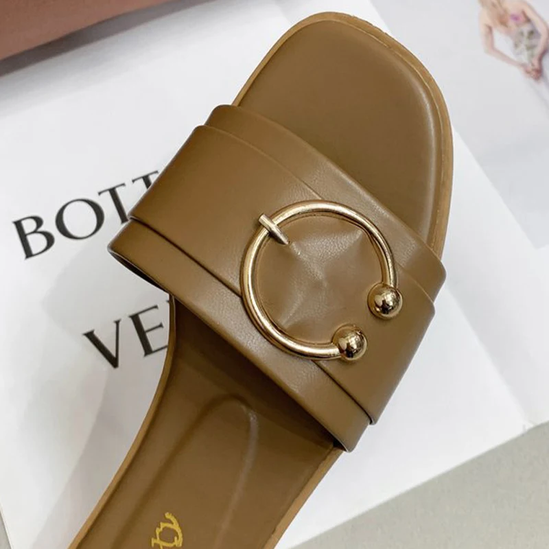 2023 Women Slipper Flat Bottom Non-slip Buckle Decor Outdoor Open Toe Beach Female Sandal Sexy Fashion Design Slides Woman Shoes
