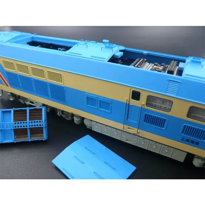 Модель поезда SINOMODEL Tianchao DF4E дизельный локомотив с тяжелыми звеньями 21-контактный