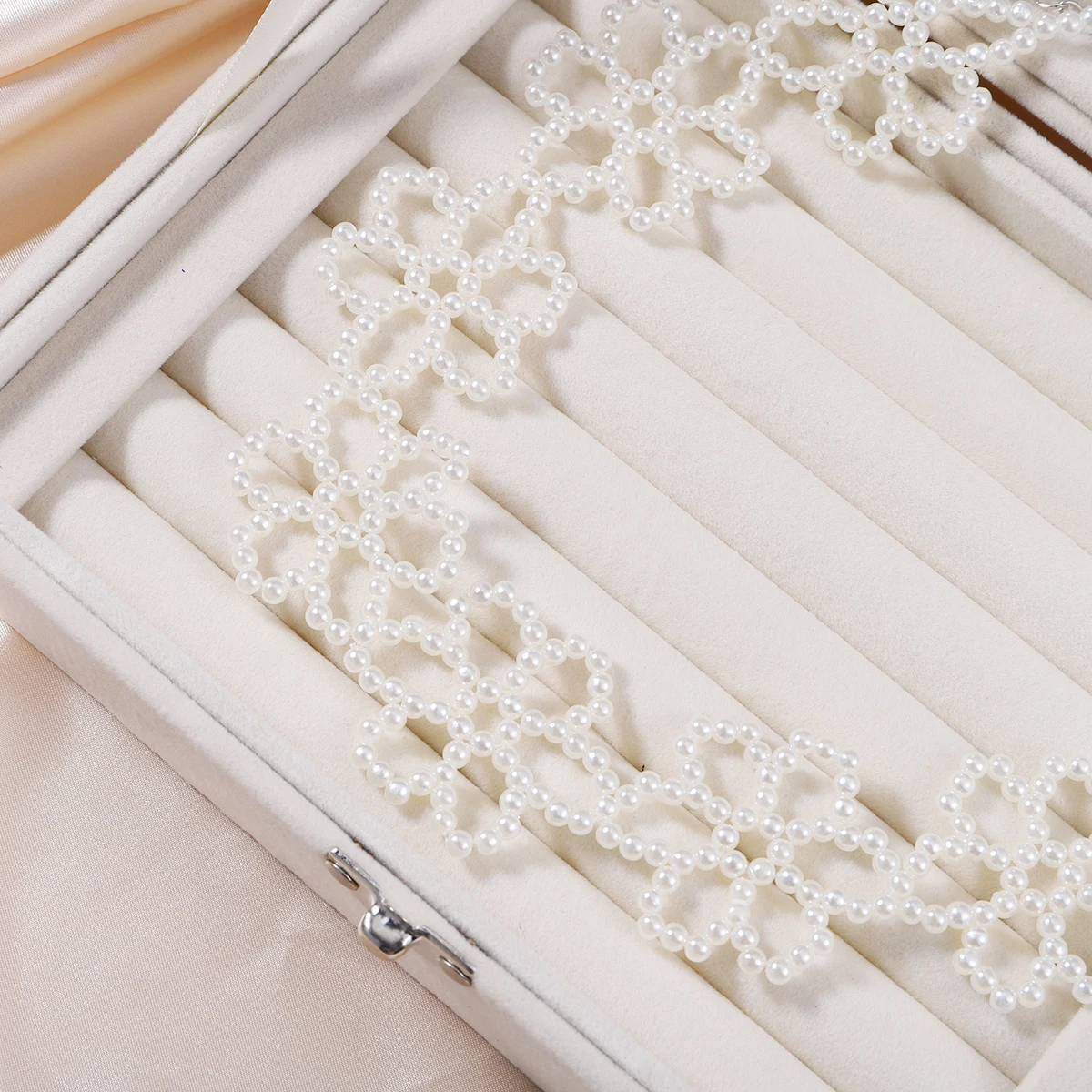 Лучшая леди 2022 Новая весенняя мода Шарм Бисерный Жемчужный Чокер с подвеской-цветком Рисовое бусины Бусы на ключицу Ювелирные изделия.