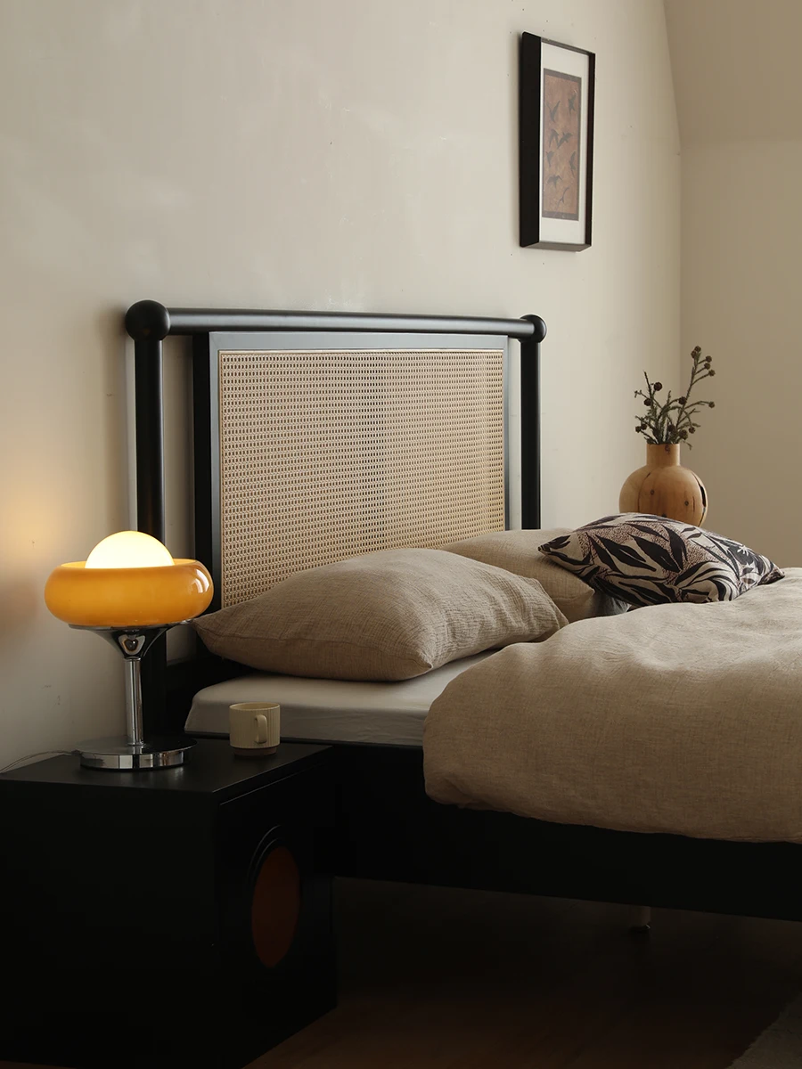 Американская кровать из массива дерева ретро двойная Главная спальня 1 5/1 м