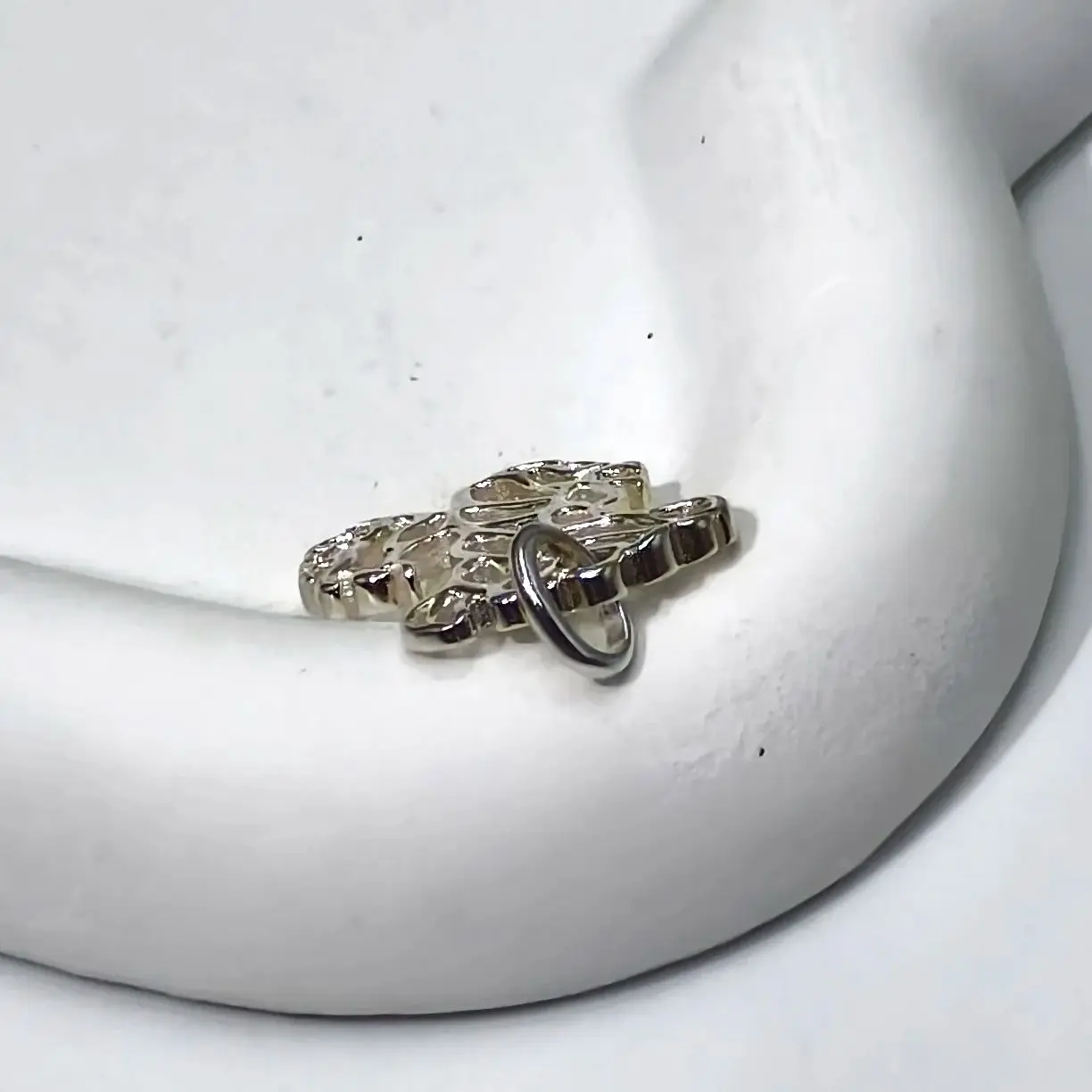 2024 Оригинальный Кулон С Испанским Медведем Женское Модное Текстурированное