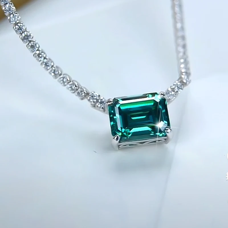 

Женская подвеска из серебра 925 пробы, с изумрудом, 3 карата