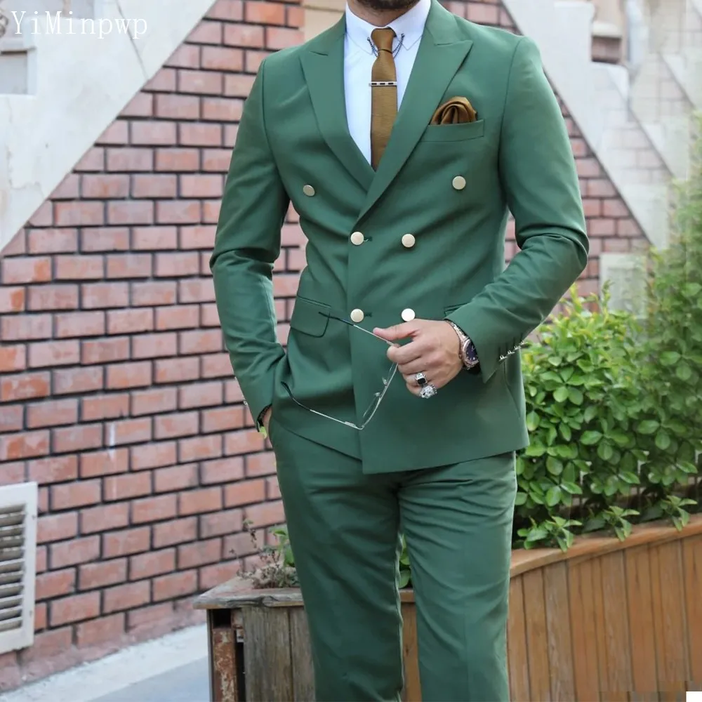 

Костюм мужской двубортный из блейзера и брюк с пиковым лацканом