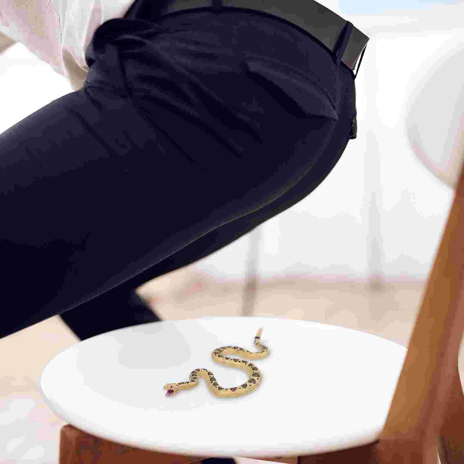 Игрушки на Хэллоуин искусственная змея модель розыгрыша деревянная коричневая