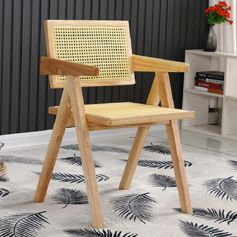 Стул из ротанга твердой древесины в скандинавском стиле