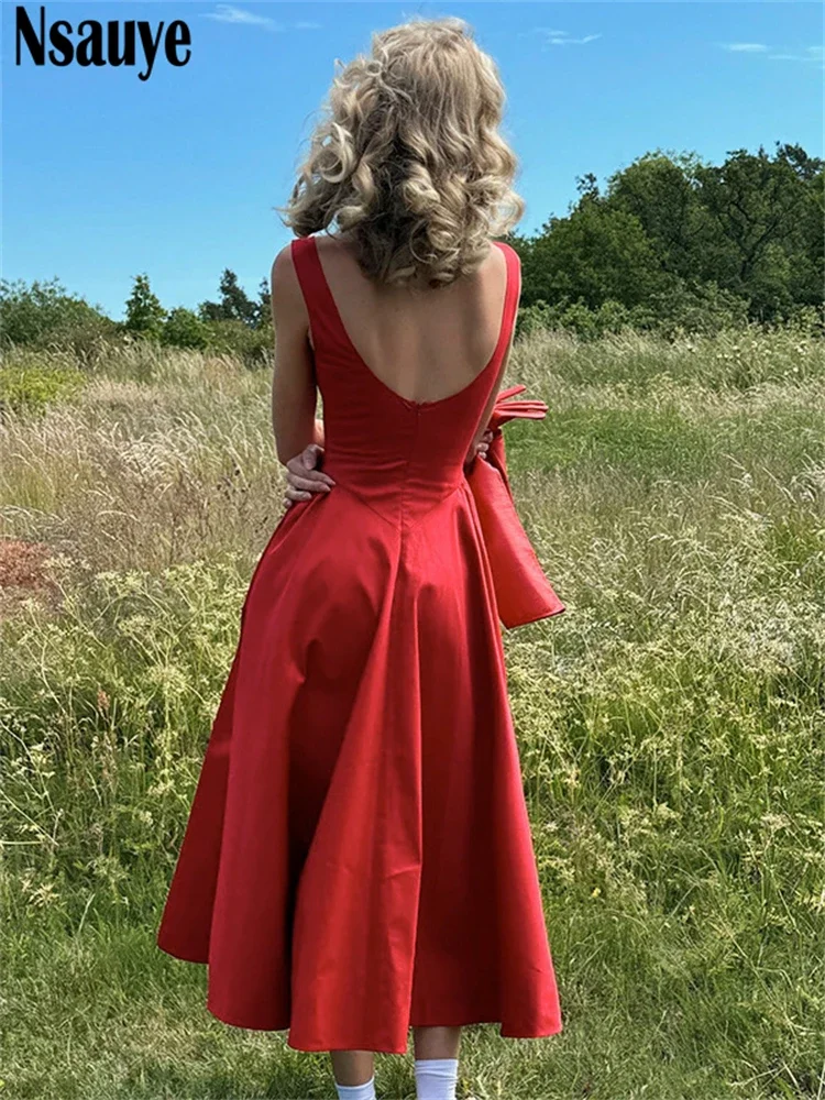 Женское длинное платье-трапеция с открытой спиной