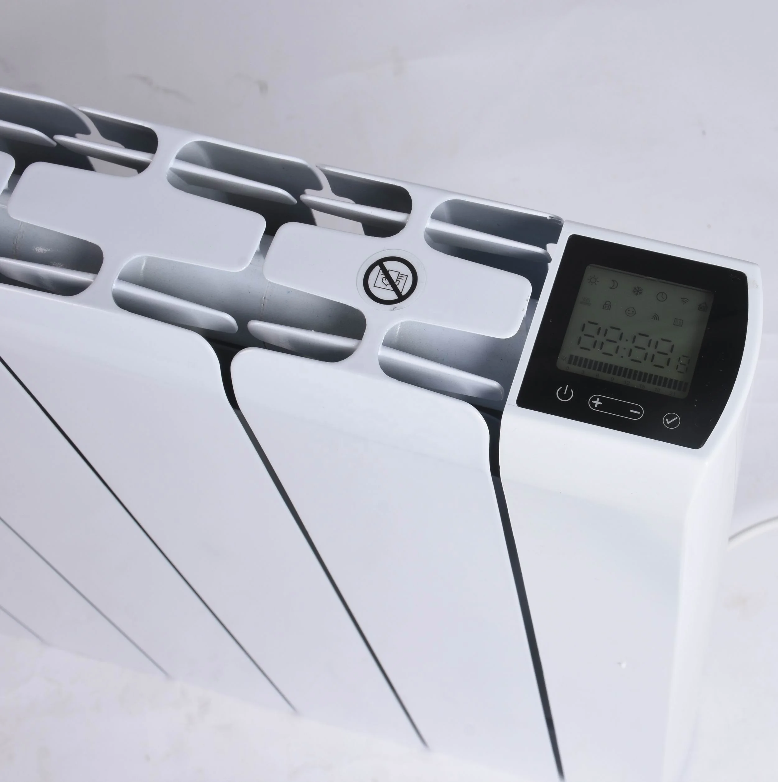 Настенный электрический радиатор Smart Emisor Termico мощностью 2000 Вт с программируемым