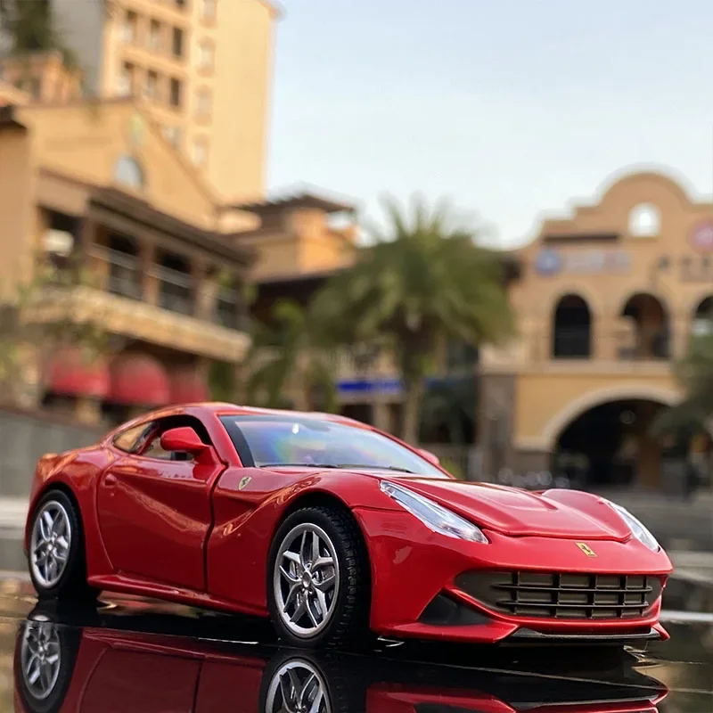 Модель спортивного автомобиля 1:32 F12 из сплава Литые и игрушечные автомобили