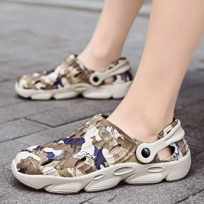 

QZ230 Hot Sale Summer Clogs Camouflage Men's Sandals Outdoor Male Light Beach Shoes Antiskid Sports Slippers Hiking Sandalias 48