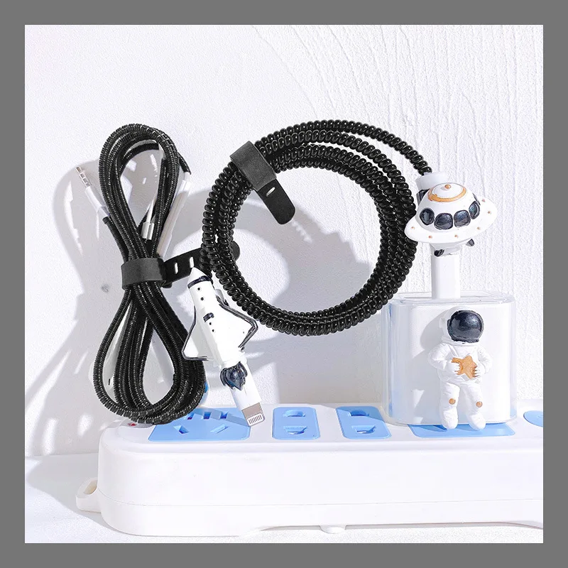 

Cute Astronauts Cable Protector For iPhone 12 Fast Charging 20w Plug Protector USB Data Cable Line Protective Cable Winder