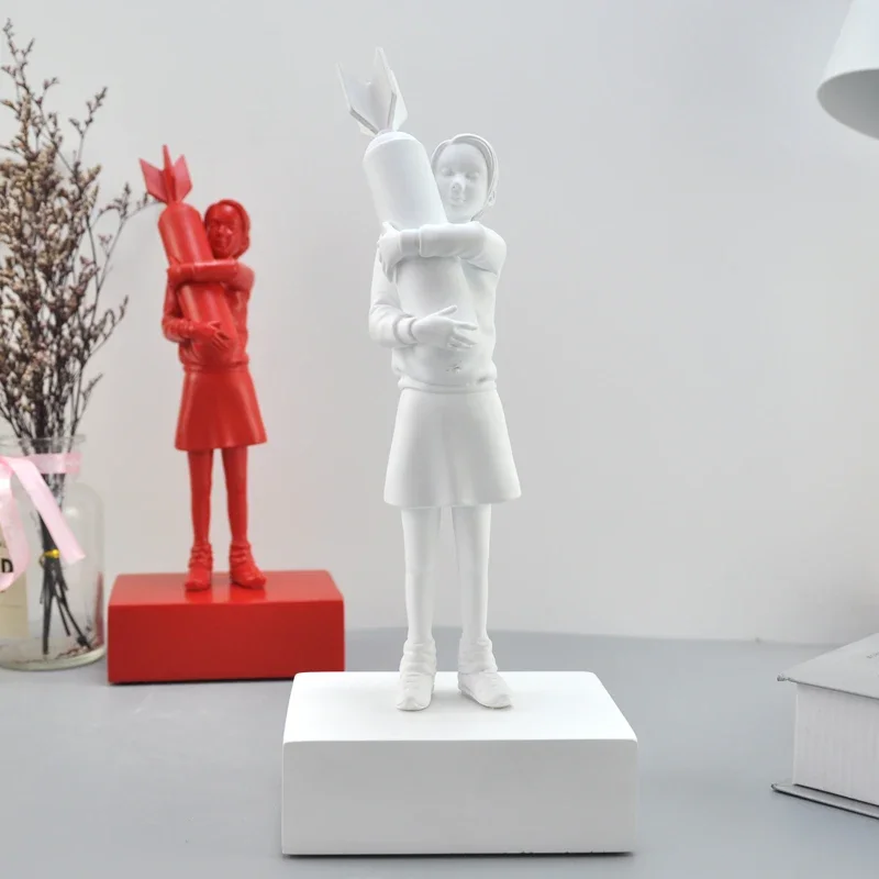 

Sculpture Bookcase Hugged Banksy Bomb Resins Mesa Decorations Peace Statue Decor Decoration Hugging Home Girl Livingroom Bedroom