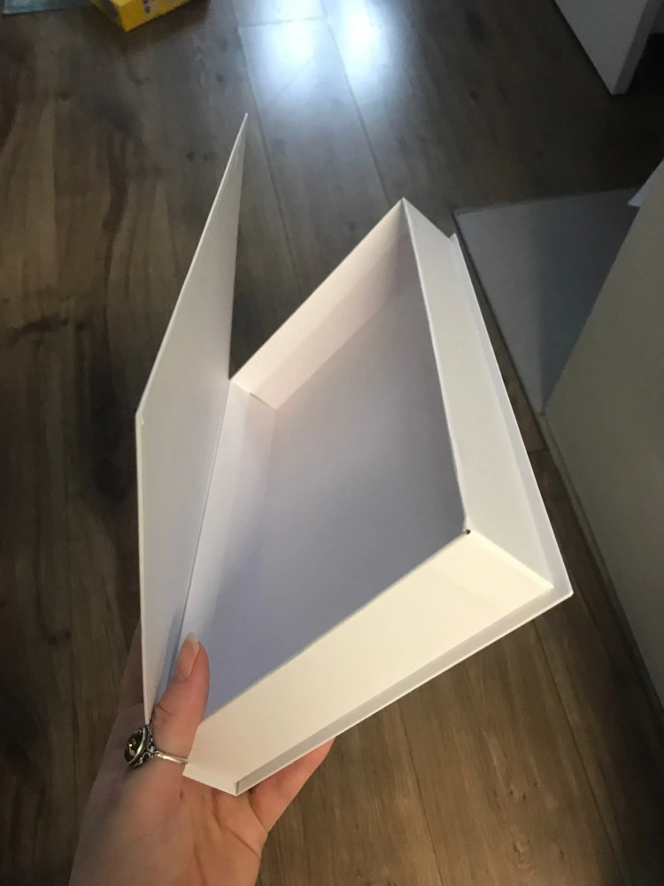 

Fashion Book Openable Home Decoration Book Box Stylish and Beautiful Desktop Decoration Can Be Storage Fake Books