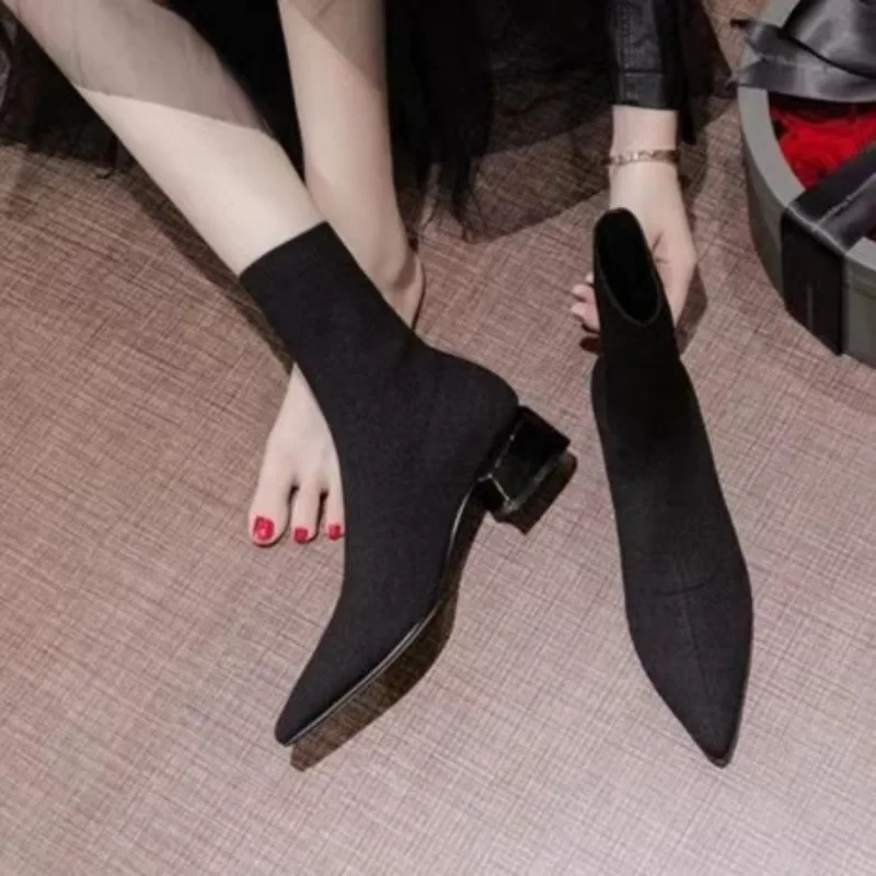 Женские ботильоны из эластичной ткани на толстом каблуке