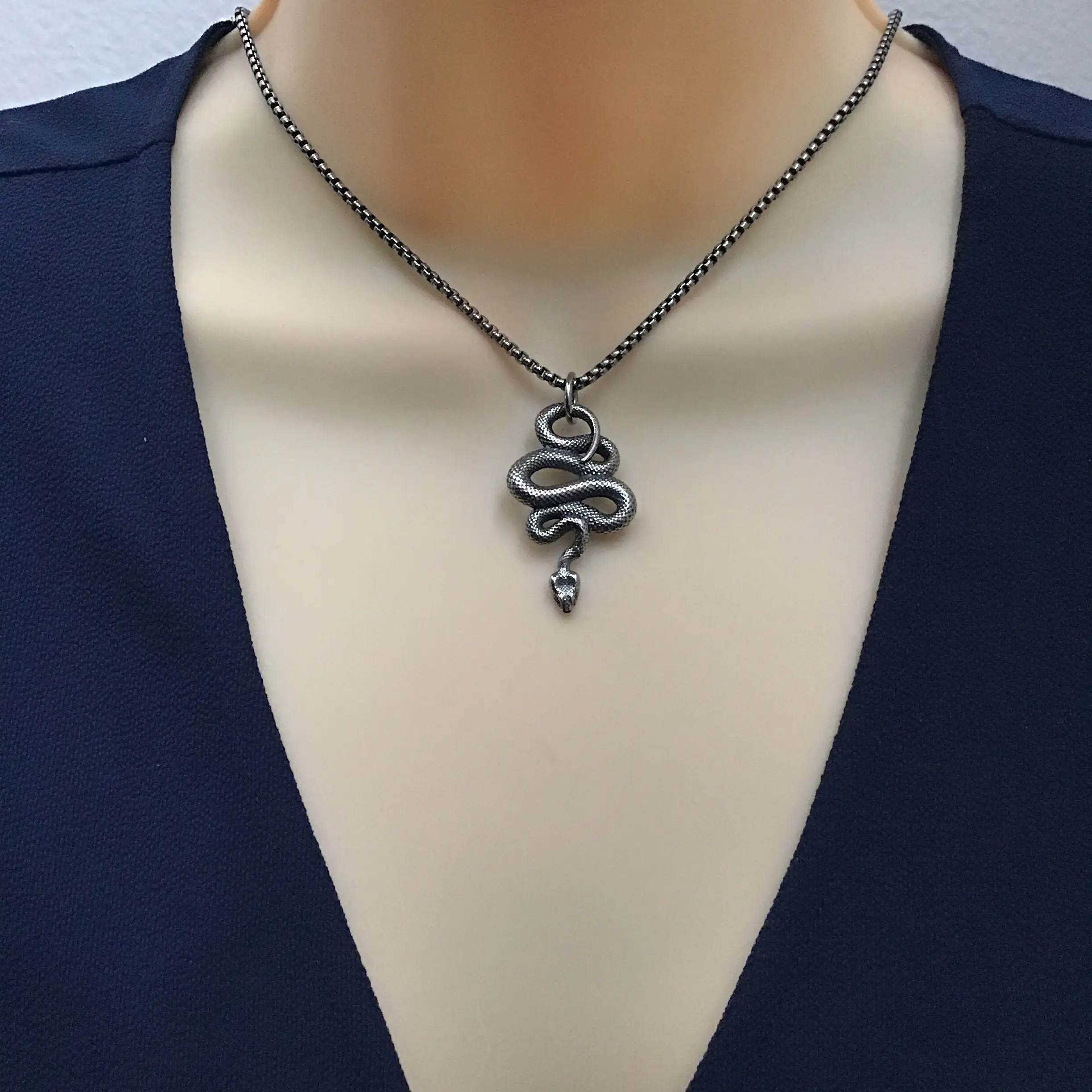 Новинка 2022 Крутое ожерелье в виде змеи из металлического сплава стиле панк для