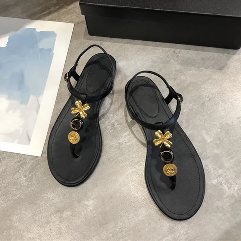 

Летние новые женские повседневные пляжные сандалии-шлепанцы с клипсой и черными цветами, женские сандалии-гладиаторы