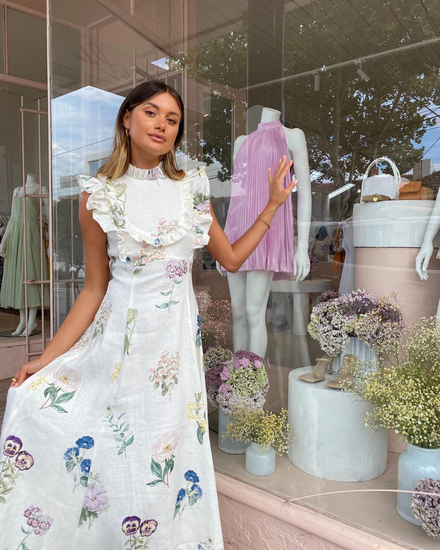 

Женское элегантное платье миди с оборками, цветочным принтом, воротником-стойкой и рукавом-бабочкой