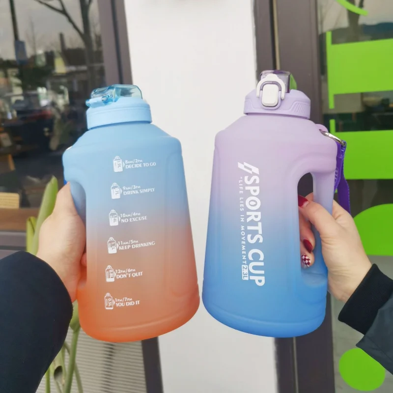 

1.5/2.3L Large-Capacity Ton Barrel Gradient Color High-Value Sports Gym Bottle Portable Cover with Straw Outdoor Water Cup