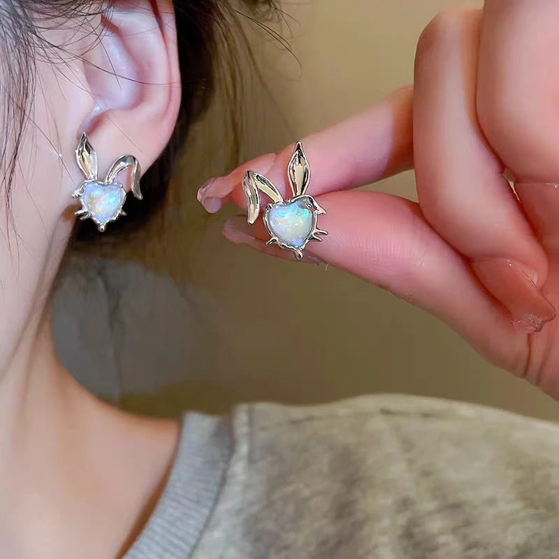 

Liquid Moonstone Earrings Folded Ears Rabbit Stud Women Silver Metal Zircon Drop Piercing Cute Lovely Simple Gift Jewelry