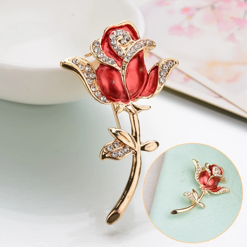 

Elegent Crystal Red Rose Pins Rhinestone Flower Brooch For Women Clothing Accessories Cute Womens Wedding Banquet Brooch Jewelry