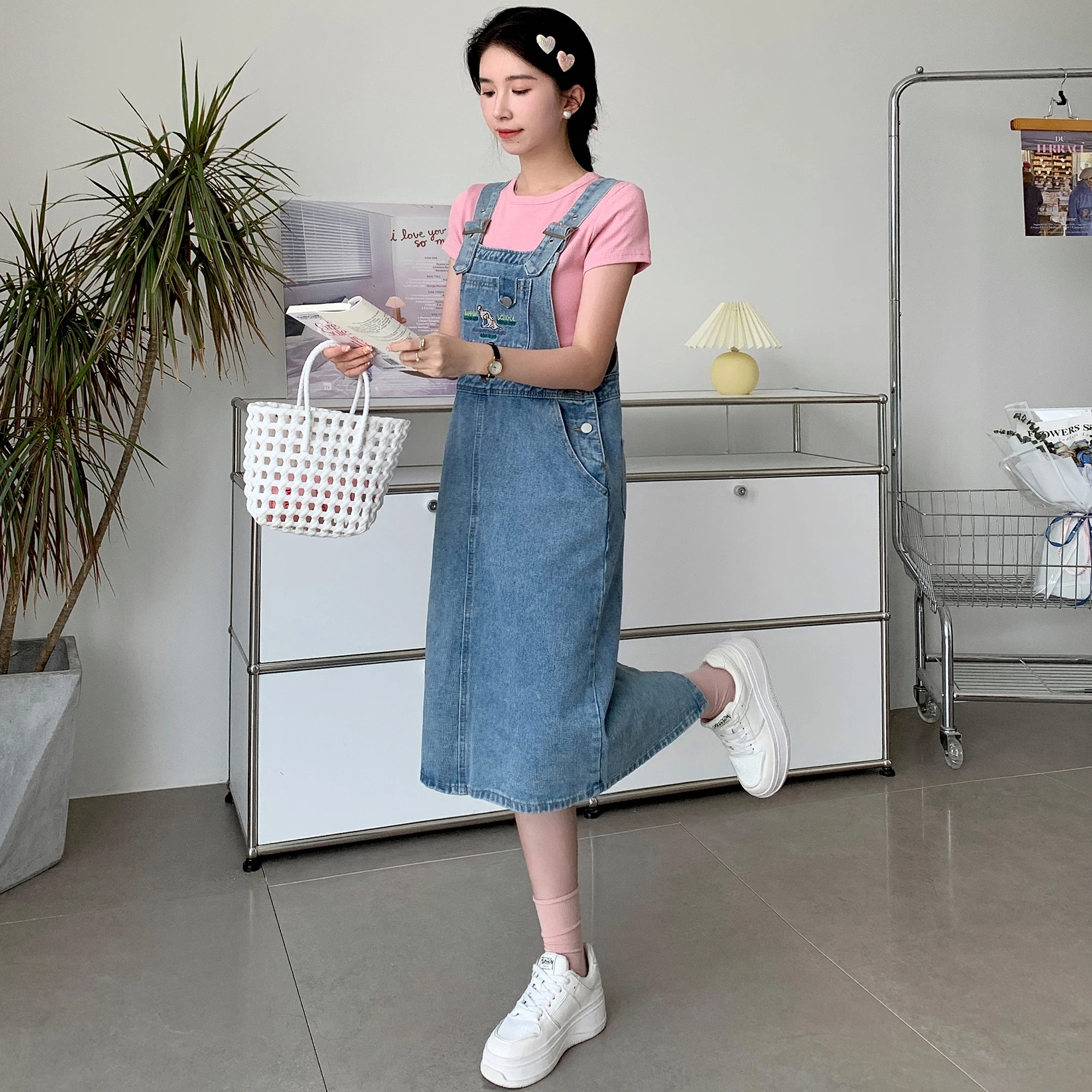 Jeans Women's Summer Baby blue Commuter Capris 2023 New Fashionable, Slim and Split